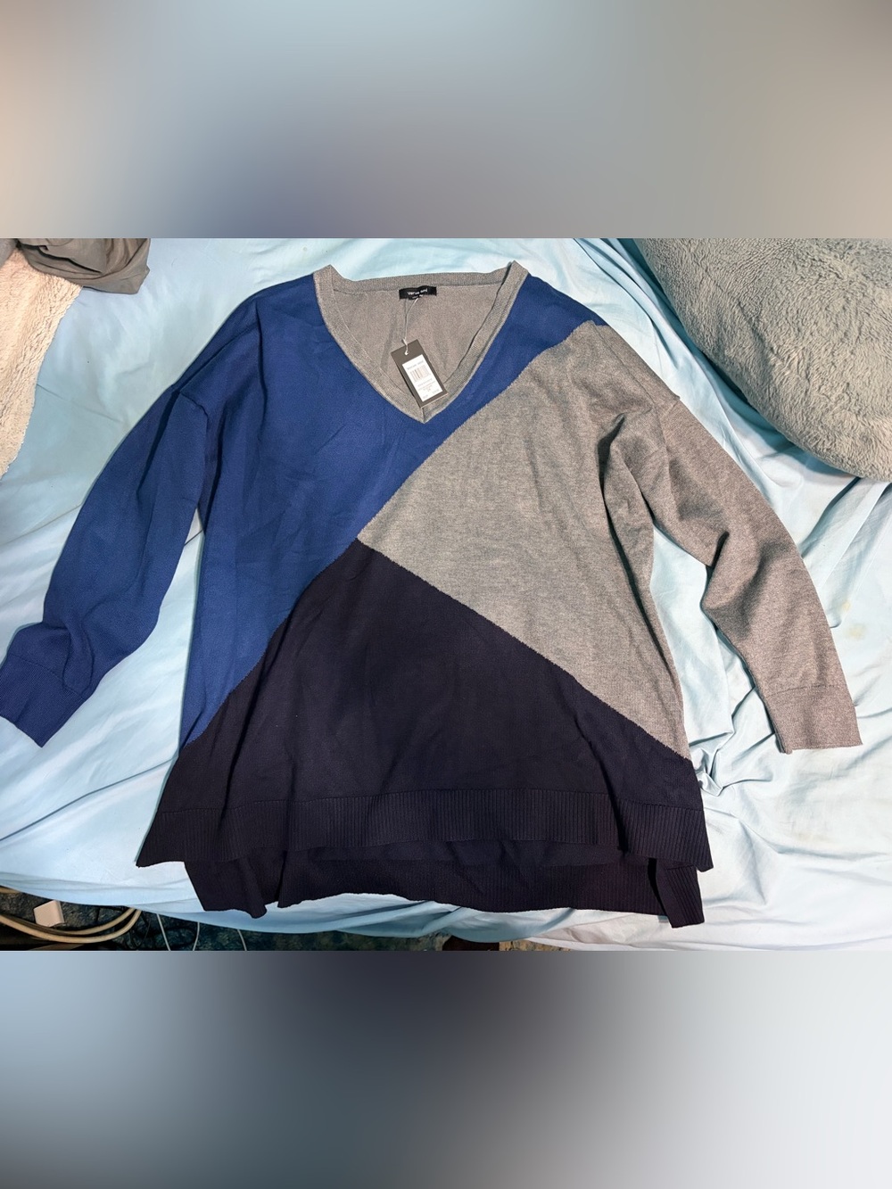 Verve Ami Diagonal Colorblock V-Neck Sweater in Blue, Gray & Navy